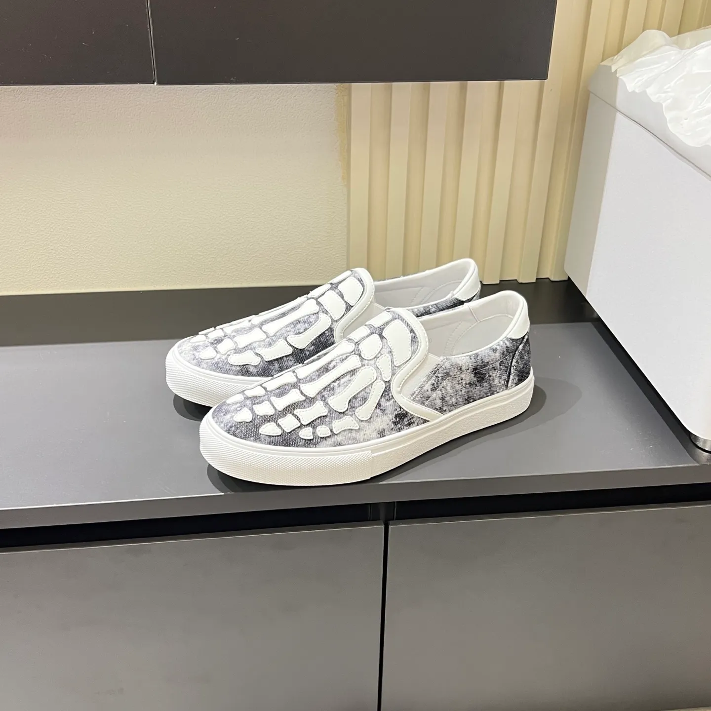 Men's shoes 💰p420, amiri The top purchasing agent for bone shoes 🔍🔍 is on sale at the men's counter at the same time. Cowhide is paired with 5D dynamic design style.